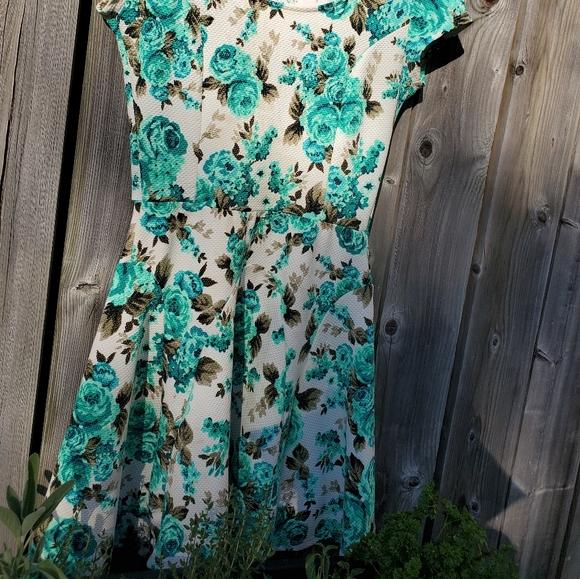 Floral Summer Dress - Picture 2 of 3